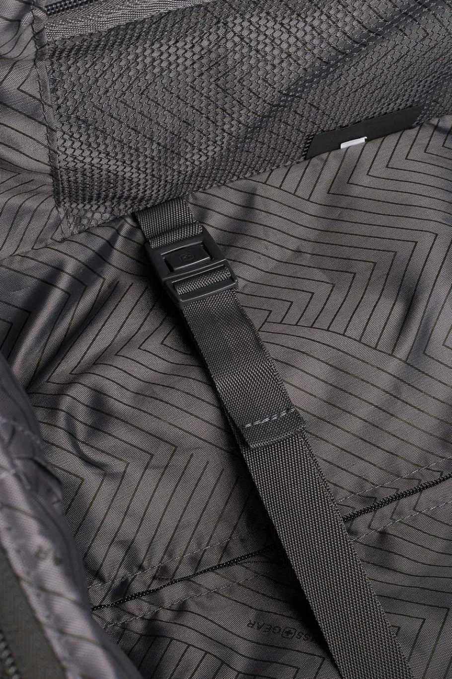 swissgear___expandable_spinner_carry_on_luggage__black_10-1.webp Store SWISSGEAR 7768 20" Expandable Spinner Carry On Luggage - Black