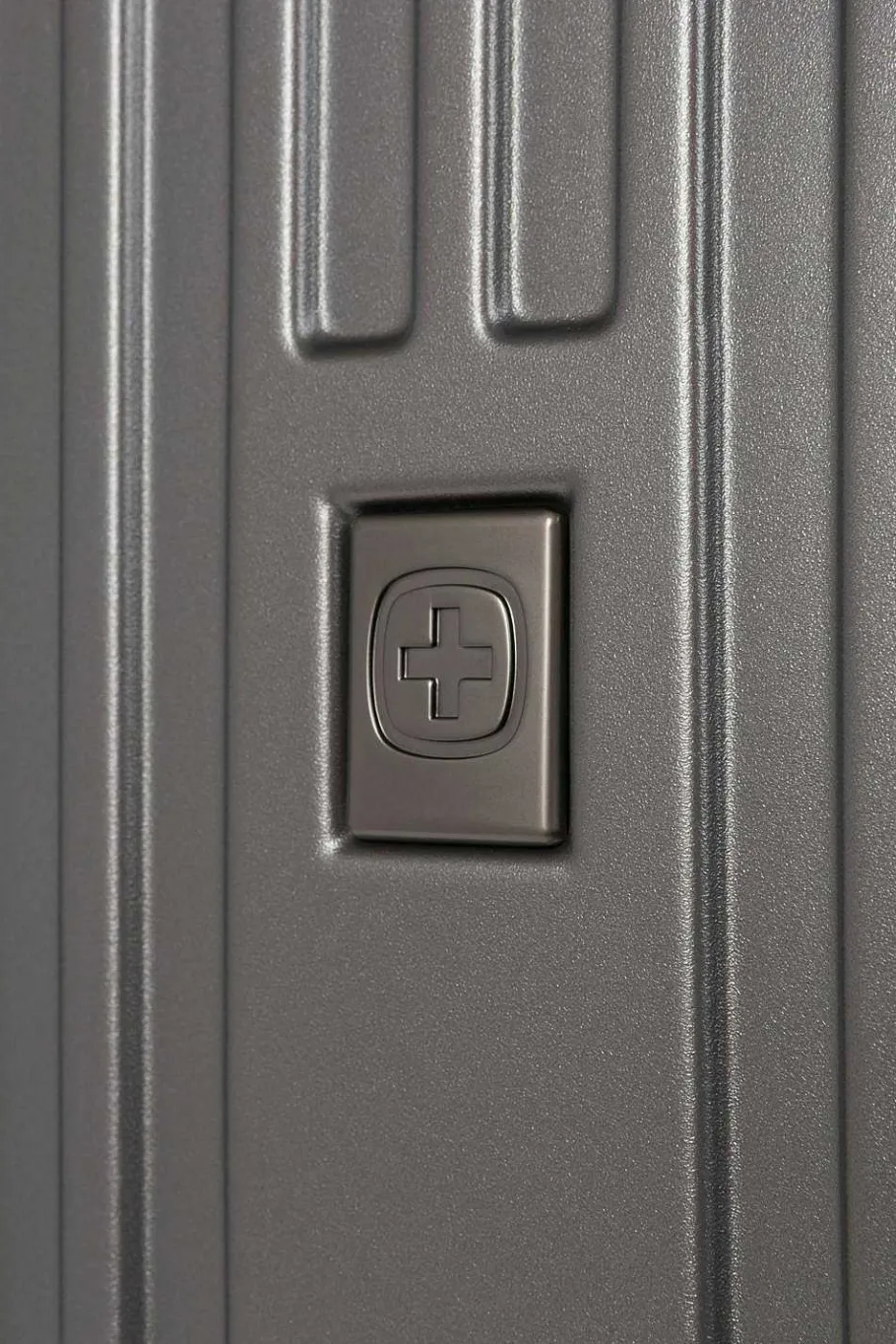 Flash Sale SWISSGEAR 7910 20" Usb Expandable Carry On Hardside Spinner Luggage - Gun Metal